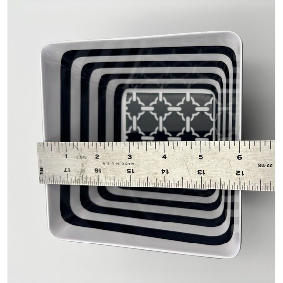 3 Sur La Table Square Blue Quatrefoil Melamine Dinner Plates + Small Snack Bowl - Picture 4 of 7